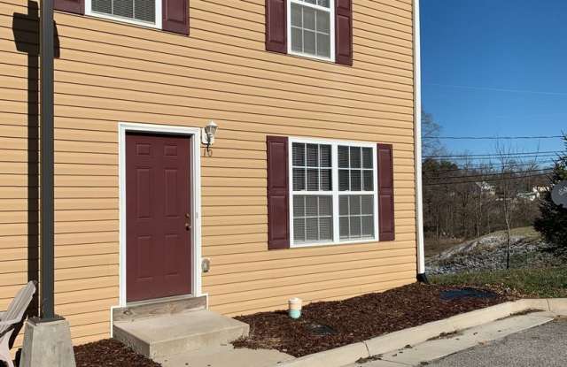 3 Bedroom 2.5 Bath Townhouse Gallery 1