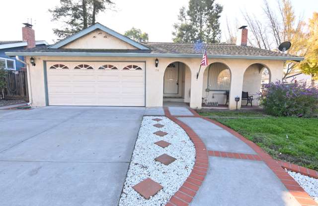 Beautiful 4 bedroom 2 bathroom home for the New Year! photos photos