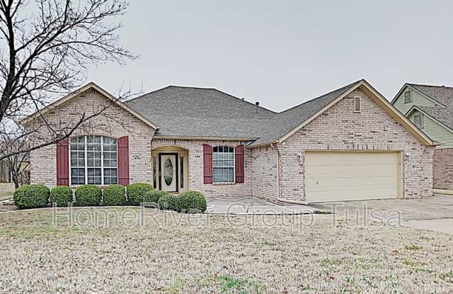 4412 S Redbud Ave - 4412 South Redbud Avenue, Broken Arrow, OK 74011