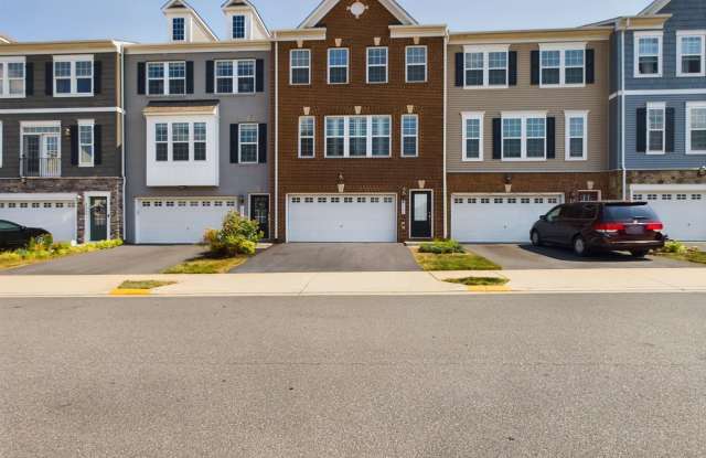 8924 ENGLEWOOD FARMS Drive Gallery 1