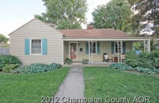 3 Bedroom close to parks and schools - 919 West Columbia Avenue, Champaign, IL 61821