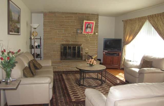 6548 North Monticello Avenue Gallery 4