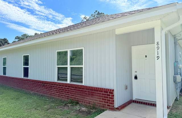 Charming 2 Bed/2 Bath Duplex - 8919 Untreiner Avenue, Ensley, FL 32534