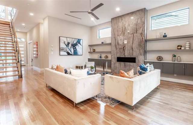 4330 Bonham Street Gallery 3