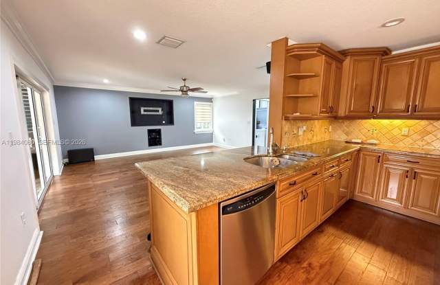 19909 SW 7th Place, Pembroke Pines, FL 33029 Gallery 3