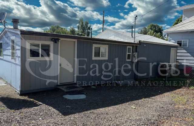 One Bedroom Cottage - 808 Edgewood Street, Walla Walla, WA 99362 One Bedroom Cottage - 808 Edgewood Street, Walla Walla, WA 99362