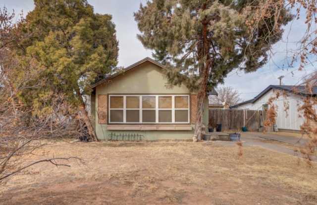 Newly renovated 3 bed 2 bath 1 car garage now available in Shallowater Gallery 1