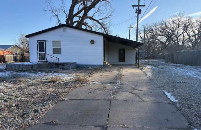 240 North West Place - 240 North West Place, Salina, KS 67401