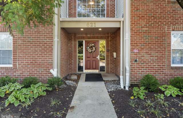 621 ADMIRAL Drive unit: 207 photos photos