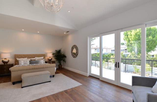 BEAUTIFUL 5 bedroom 4.5 Bath with Swimming Pool & Spa + Large Backyard + Smart Home Features!! Gallery 1