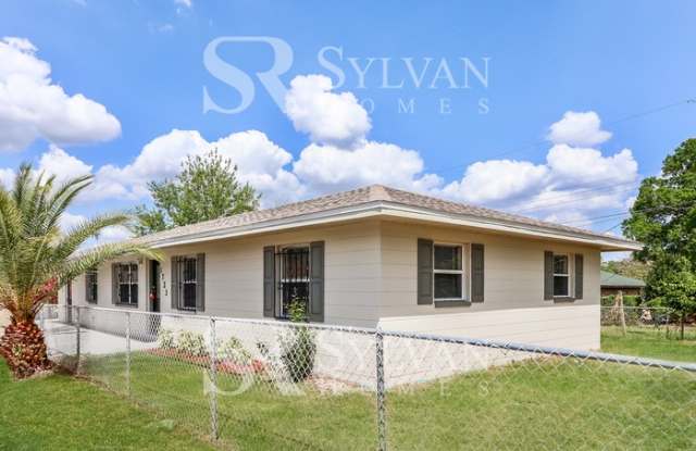 1723 Blossom Circle East Gallery 3