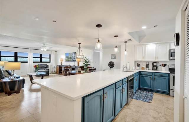 3200 Port Royale DR photos photos