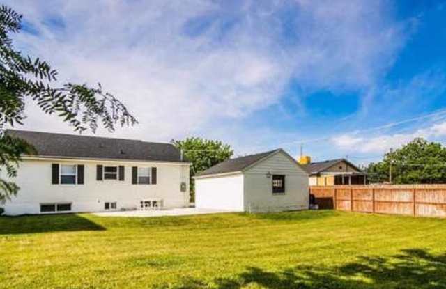 2337 3395 South - A Gallery 2