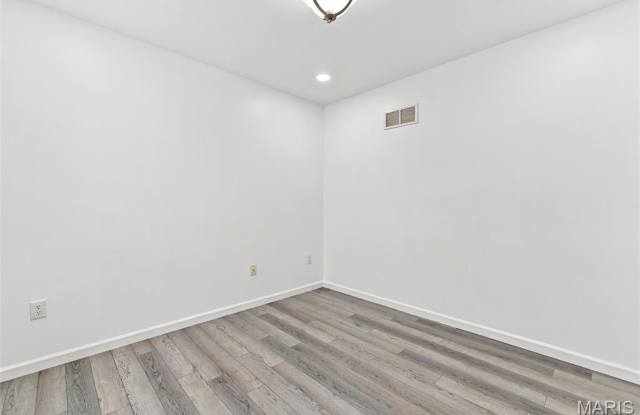 621 Falling Brook Drive Gallery 4