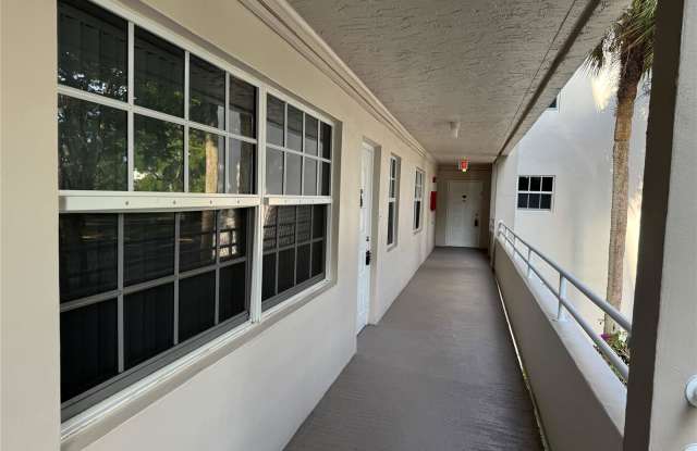 545 Oaks Lane - 545 Oaks Lane, Pompano Beach, FL 33069