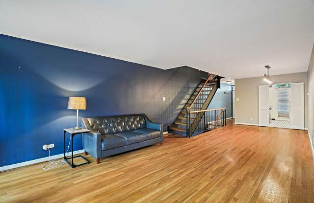 Southwest Townhouse | Three Levels | Backyard + Common Space Gallery 1