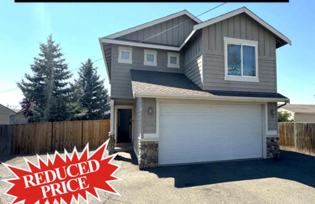 BONUS RENT SPECIAL! Spacious 4 Bed, 2.5 Bath Home! - 2711 Airport Road, Ellensburg, WA 98926