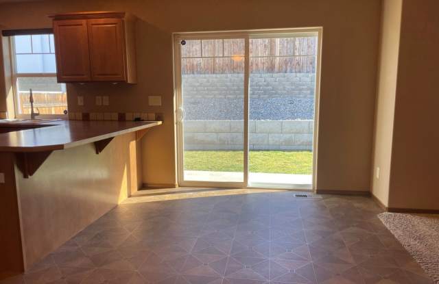 Beautiful Home available Now Gallery 4