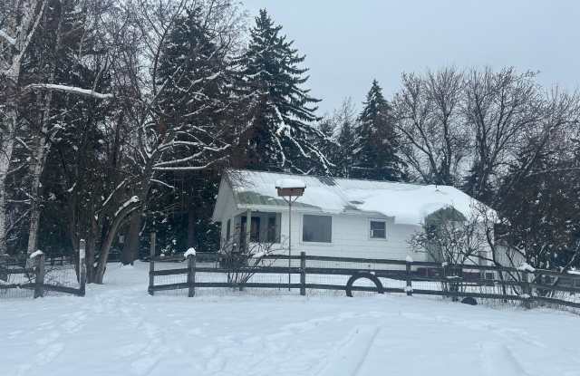 Bigfork Rodeo Farmhouse~ Fenced garden, greenhouse, garage, barn and shop! - 7480 Montana Highway 35, Bigfork, MT 59911