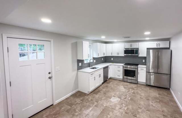 453 Vineyard Avenue - 2 photos photos