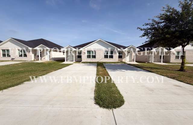 110 E Camden St - Brand New 2 Bedroom, 2 Bathroom Duplex Located in Rice, TX! Gallery 2