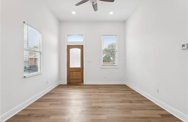 1537 LOUISA Street Gallery 2