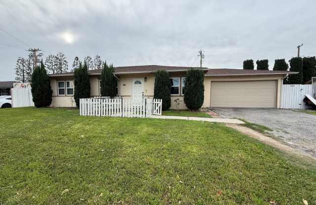 First time rental! 3 bed, 2 bath single story home photos photos