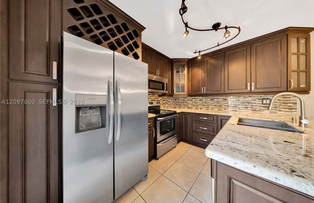 11915 SW 13th Ct Gallery 3