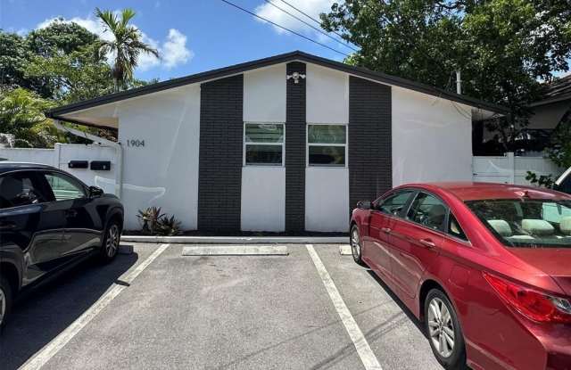 1904 SW 11th Court unit: 2 photos photos