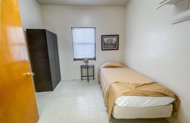 13 Bedrooms 3 Bathrooms for rent in LOVING NM photos photos