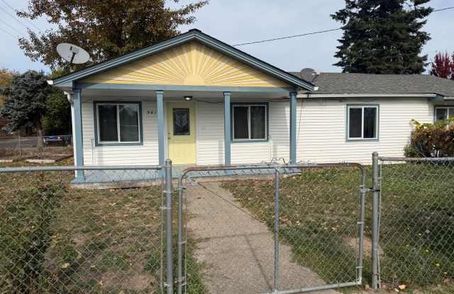 2-bedroom 1 bath duplex in Springfield. Gallery 1