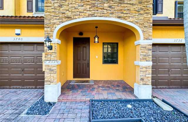 3740 NE 3rd Ct Gallery 3