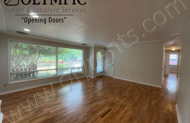 1912 Farwell Ave NW Gallery 3
