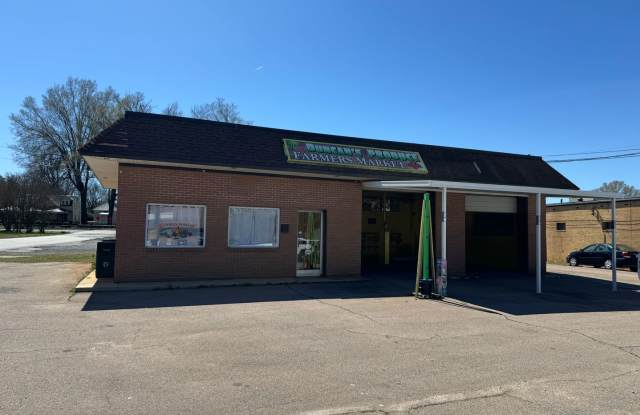 Prime Commercial Space for Rent in Downtown Granite Quarry - 1,323 Sq Ft with Bay Doors photos photos