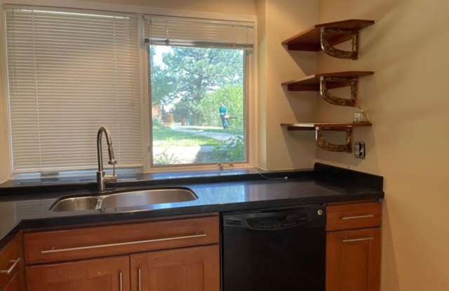 3 bed/3 bath North Bldr. w Huge Fenced patio area Gallery 3