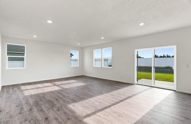 Spacious 5-Bedroom with Loft with 3-Car Garage Gallery 3