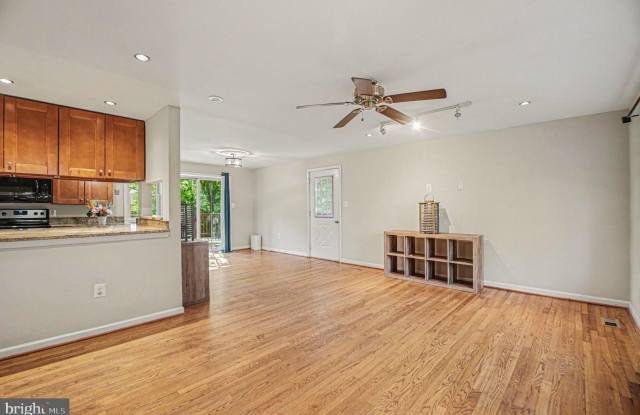 7409 LAKE Drive Gallery 4
