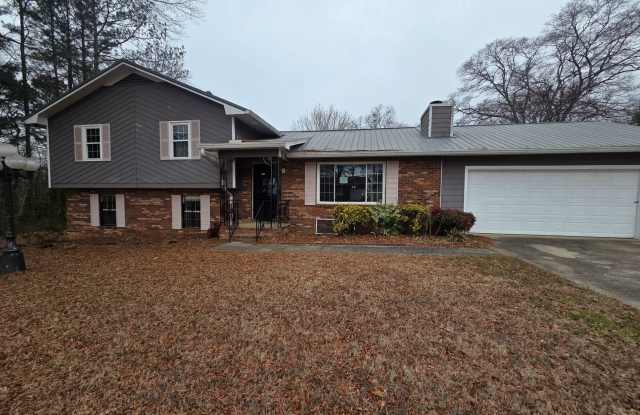 3 bed  2.5 bath located in Anniston! More pictures coming soon! photos photos