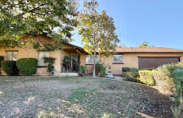 $1,950 Bullard & Fowler, 3 Bedroom Home - Wrenwood Ave, Clovis Gallery 1