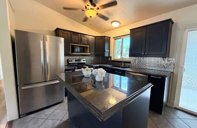 Sunlit Aurora Ranch Near Quincy Reservoir with Fully Finished Basement Gallery 3