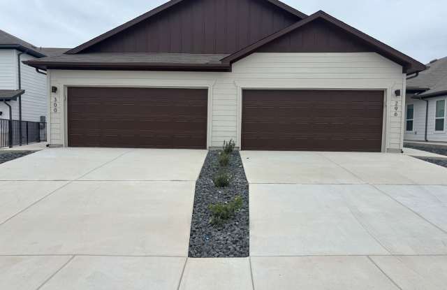 Want luxury living in the Far West ...Look no further...Amanda Park is it photos photos