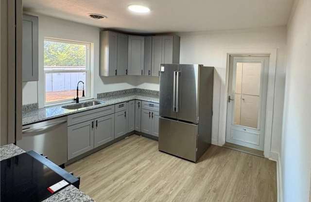 889 W Main Street - 889 West Main Street, Smithfield, VA 23430