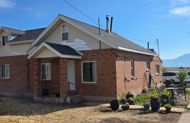 Beautiful Home and Amazing Mountain Views - 7845 South 5600 West Street, West Mountain, UT 84651