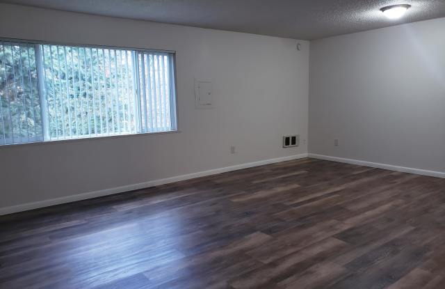 1373 NE Hogan PL Gallery 1