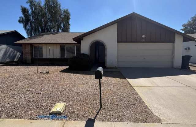 3102 N WOODBURNE Drive photos photos
