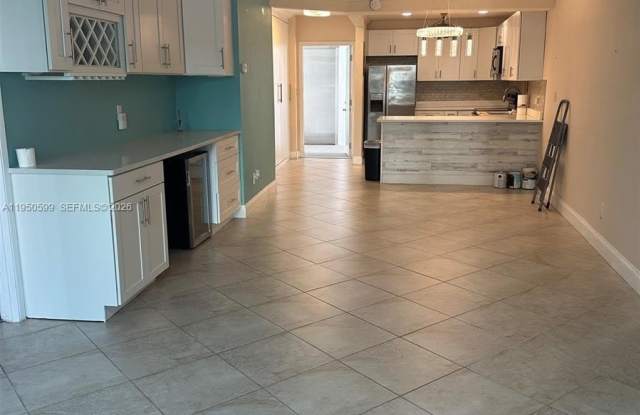 2731 NE 14th St Cswy photos photos