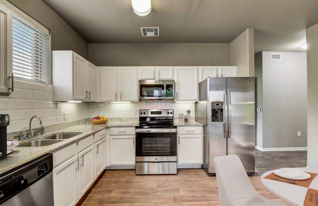 Gateway Oaks Apartments Gallery 3