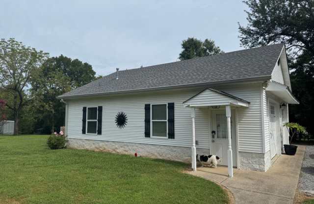 G TEAM - FOR LEASE- 1 BED, 1 BATH HOUSE Gallery 1