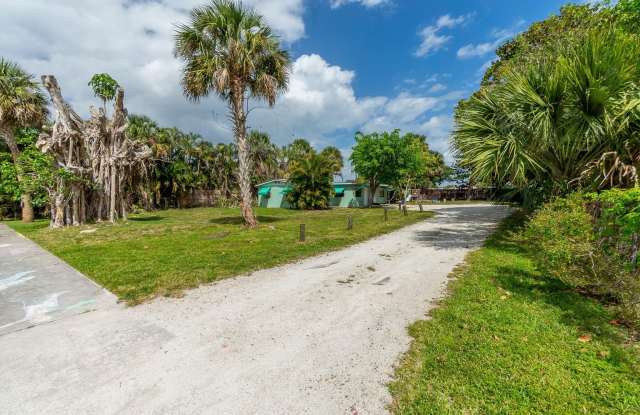 4943 SE Flounder Avenue photos photos