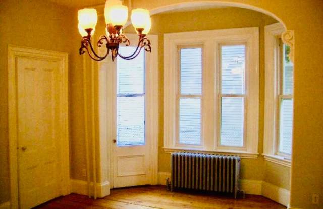 Huge 8-Bedroom House with Laundry in Unit and Free Cleaning Service Incl! photos photos